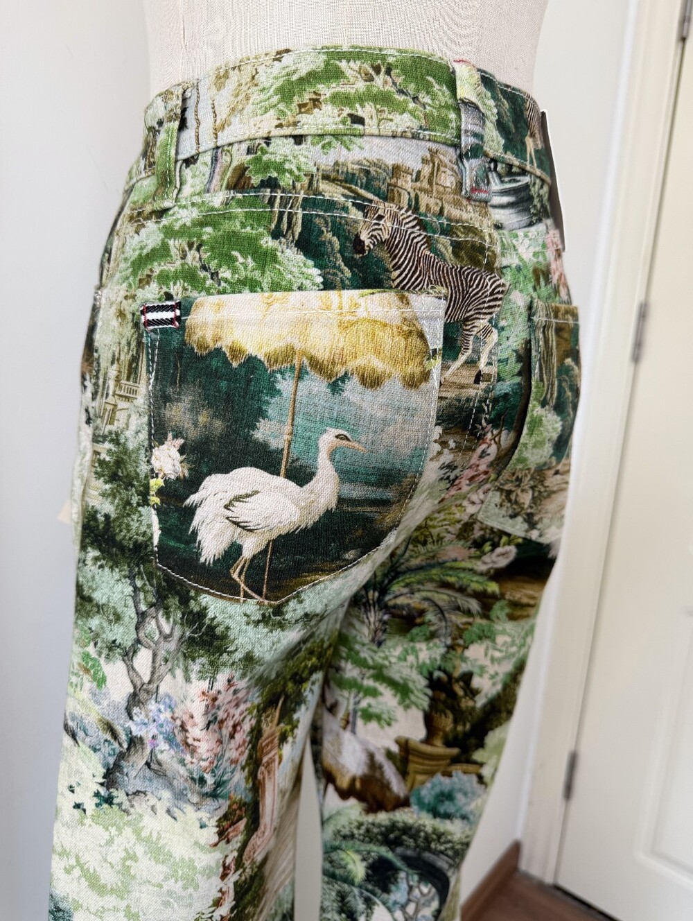 Alice + Olivia BEAUTIFUL PRINTED JEAN - Picture 10 of 15